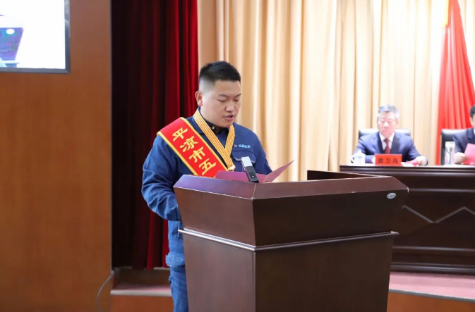 喜報(bào)！市產(chǎn)投集團(tuán)員工楊李榮獲2022年平?jīng)鍪形逡粍趧?dòng)獎(jiǎng)?wù)?圖2)